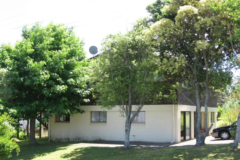Photo of property in 1 Acton Place, Avondale, Auckland, 0600