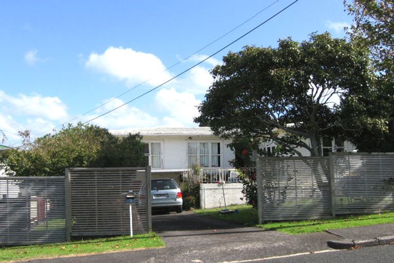 Photo of property in 5 Jaemont Avenue, Te Atatu South, Auckland, 0610