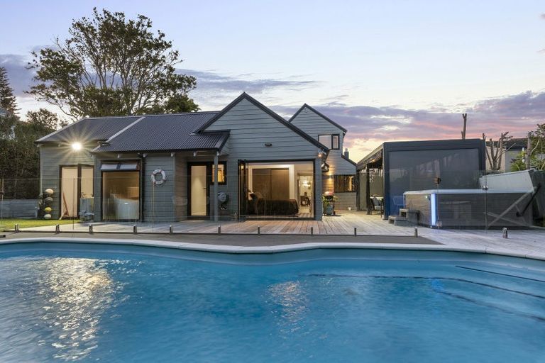 Photo of property in 9 Quebec Road, Milford, Auckland, 0620