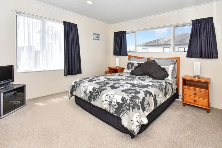 Photo of property in 21 Stranraer Crescent, Wattle Downs, Auckland, 2103