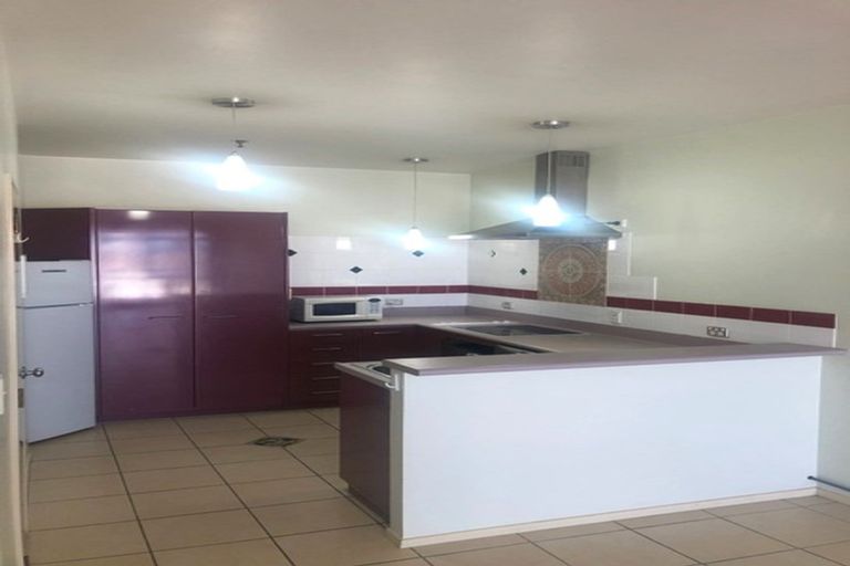 Photo of property in 16/15 Clearwater Cove, West Harbour, Auckland, 0618