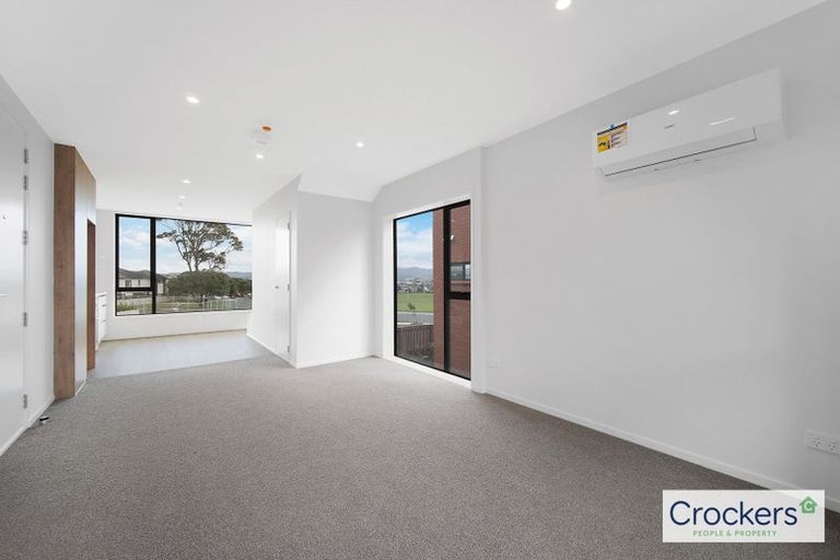Photo of property in 4/2 Treasure Lane, Te Atatu South, Auckland, 0610