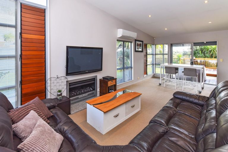 Photo of property in 39 Fergy Crescent, Wattle Downs, Auckland, 2103