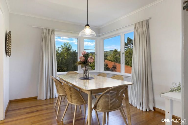 Photo of property in 9 Woodstock Terrace, Tawa, Wellington, 5028