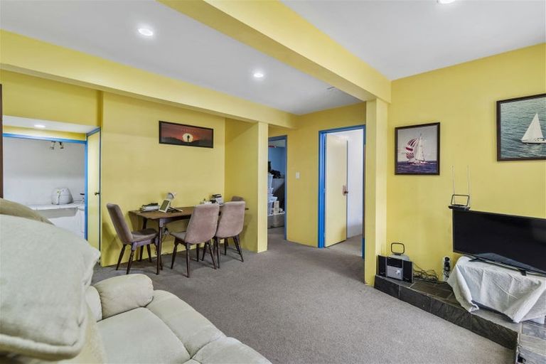 Photo of property in 1/15 Gwenand Place, Botany Downs, Auckland, 2010