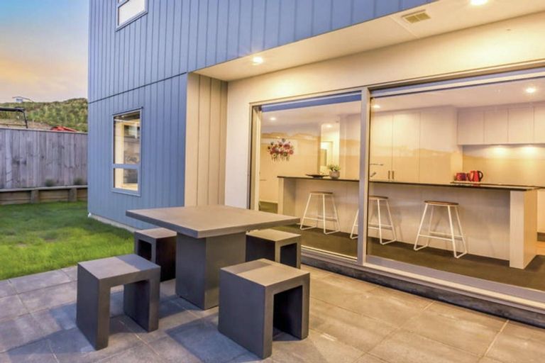 Photo of property in 27 Waitaria Terrace, Aotea, Porirua, 5024