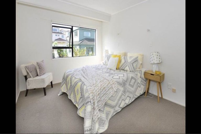 Photo of property in 5/20a Lavery Place, Sunnynook, Auckland, 0632