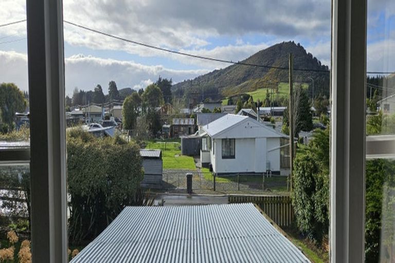 Photo of property in 1 George Street, Clinton, 9534