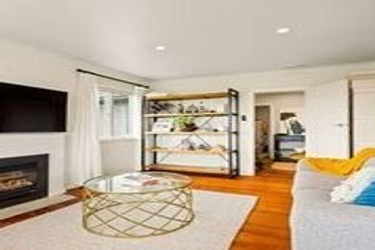 Photo of property in 84a Triangle Road, Massey, Auckland, 0614