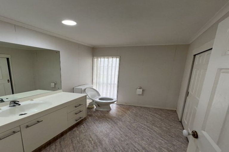 Photo of property in 8 Covina Place, Somerville, Auckland, 2014