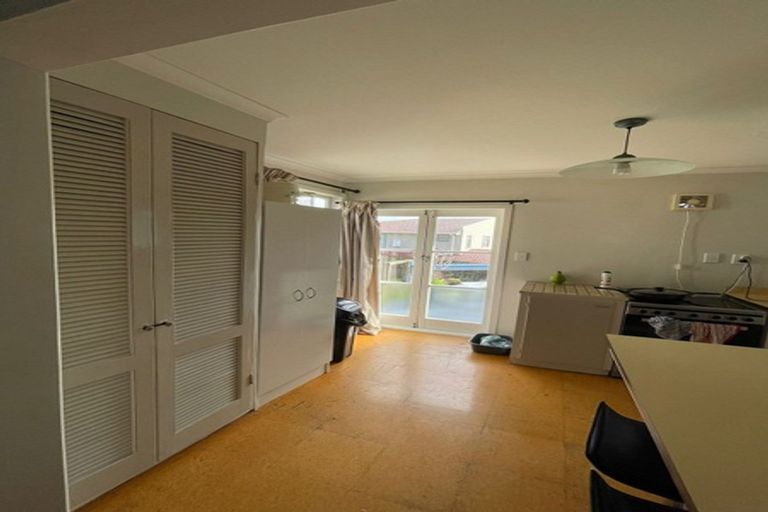 Photo of property in 5 Lex Avenue, Green Bay, Auckland, 0604