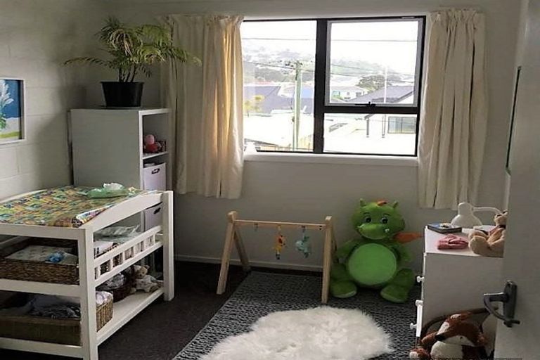 Photo of property in 6/102 Lyall Parade, Lyall Bay, Wellington, 6022