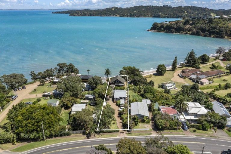 Photo of property in 24 Miami Avenue, Surfdale, Waiheke Island, 1081