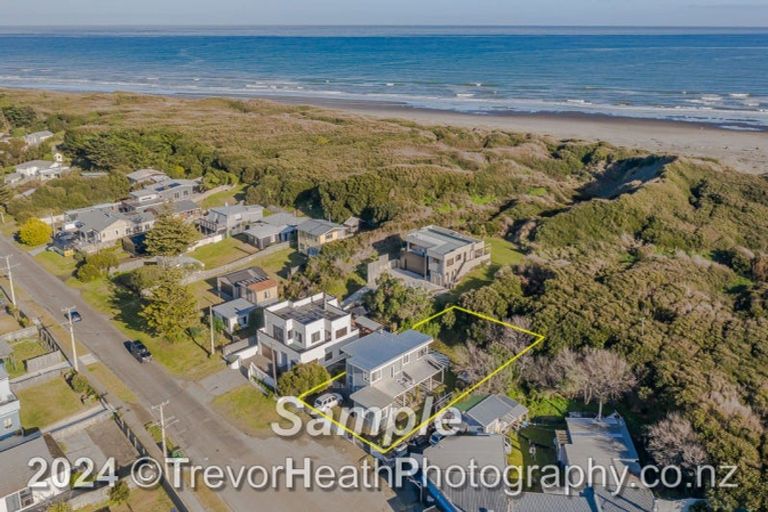 Photo of property in 4 Hunia Terrace, Himatangi Beach, Foxton, 4891
