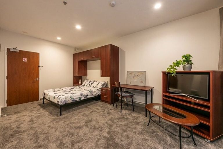 Photo of property in Atrium Towers, 1g/154 The Terrace, Wellington Central, Wellington, 6011