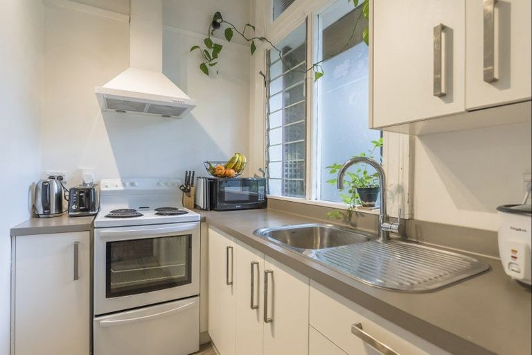 Photo of property in 51 Hawker Street, Mount Victoria, Wellington, 6011