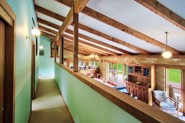 Photo of property in 278 Forest Hill Road, Waiatarua, Auckland, 0612