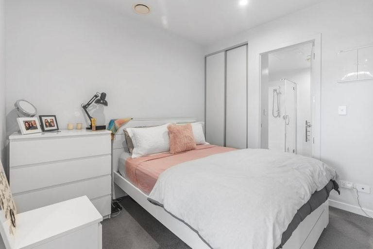 Photo of property in Frank Sargeson Apts, 5/74g Anzac Street, Takapuna, Auckland, 0622