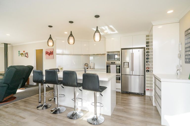 Photo of property in 14 Daniel Place, Kelvin Grove, Palmerston North, 4414