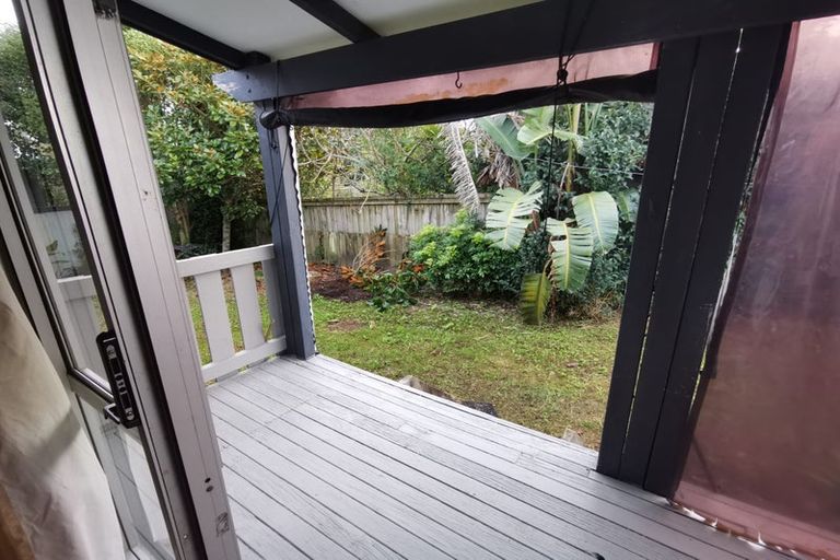Photo of property in 2/18 Craigbank Avenue, New Lynn, Auckland, 0600
