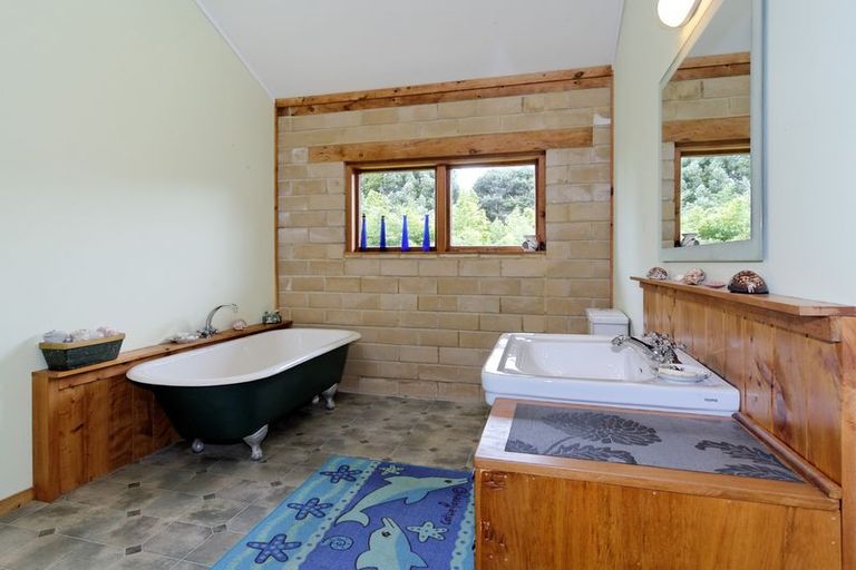 Photo of property in 278 Forest Hill Road, Waiatarua, Auckland, 0612