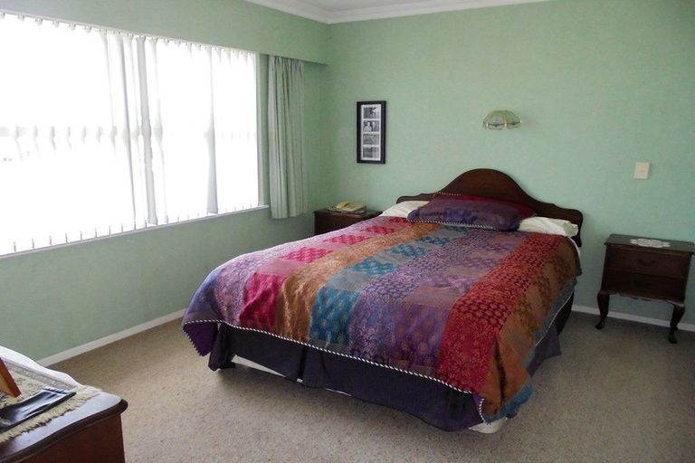 Photo of property in 18 Karaka Crescent, Levin, 5510