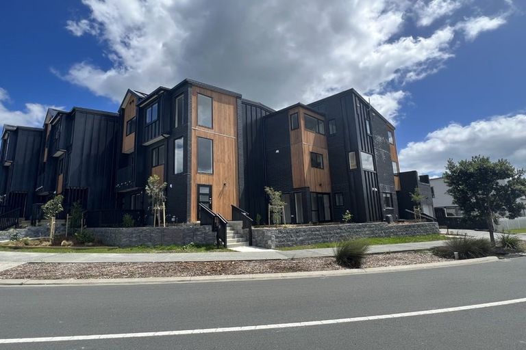 Photo of property in 13 Longshore Drive, Long Bay, Auckland, 0630