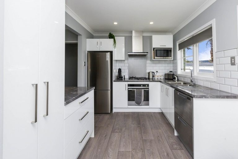 Photo of property in 2/15 Lane Street, Wallaceville, Upper Hutt, 5018