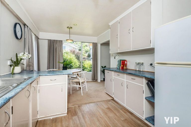 Photo of property in 65 Gloaming Hill, Titahi Bay, Porirua, 5022