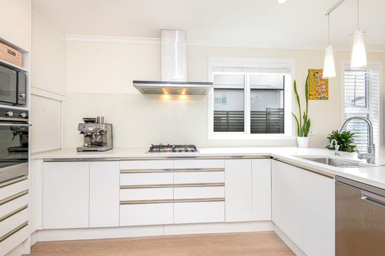 Photo of property in 32 Pateke Drive, Kenepuru, Porirua, 5022