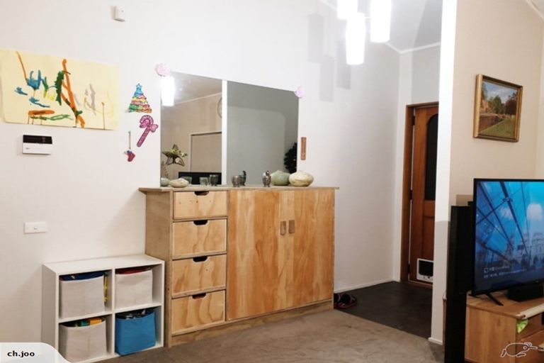 Photo of property in 2/29 Seine Road, Forrest Hill, Auckland, 0620