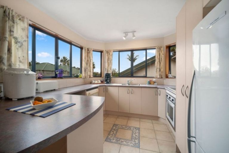 Photo of property in 19 Angel Way, Stanmore Bay, Whangaparaoa, 0932