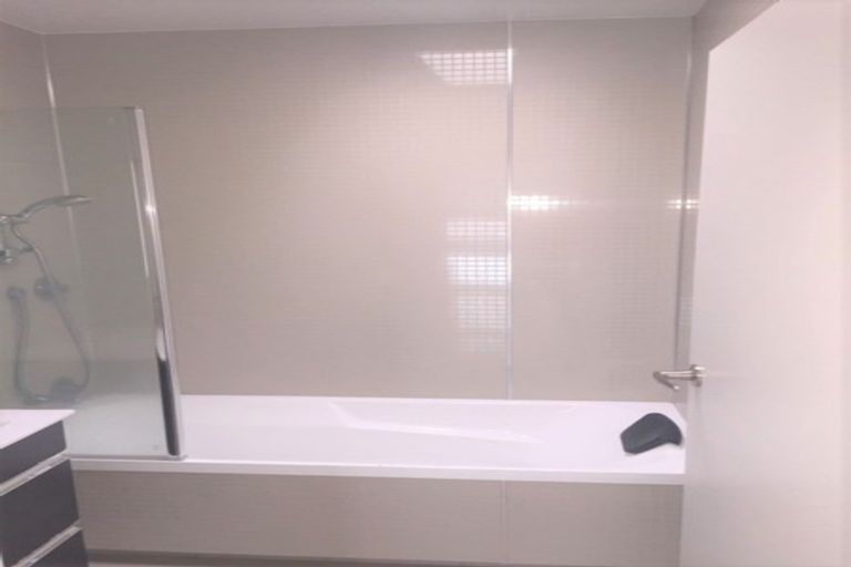 Photo of property in 1/200 Chivalry Road, Glenfield, Auckland, 0629