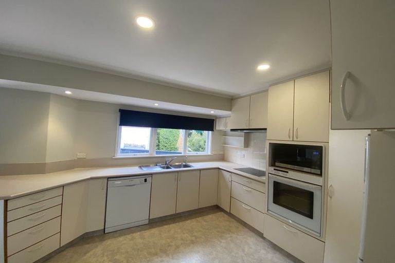 Photo of property in 6 Regal Place, Forrest Hill, Auckland, 0620