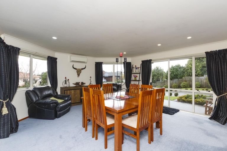 Photo of property in 27 Greenwood Place, Fitzherbert, Palmerston North, 4410