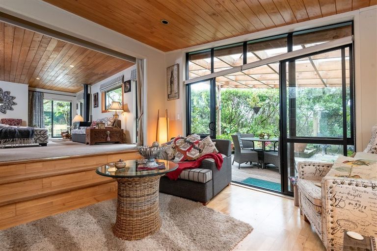 Photo of property in 18 Tanglewood Place, Cockle Bay, Auckland, 2014