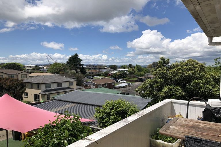 Photo of property in 28 Commissariat Road, Mount Wellington, Auckland, 1060