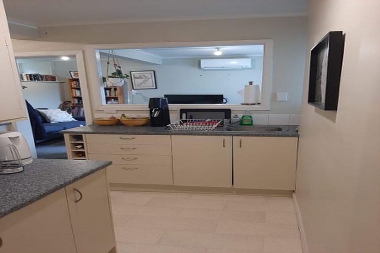 Photo of property in 18 Putnam Street, Northland, Wellington, 6012