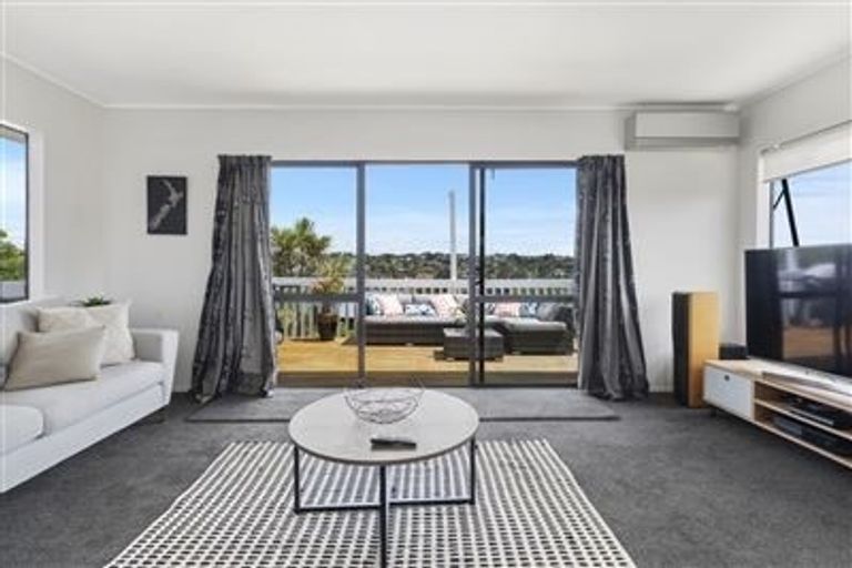 Photo of property in 2/7 Arran Road, Browns Bay, Auckland, 0630
