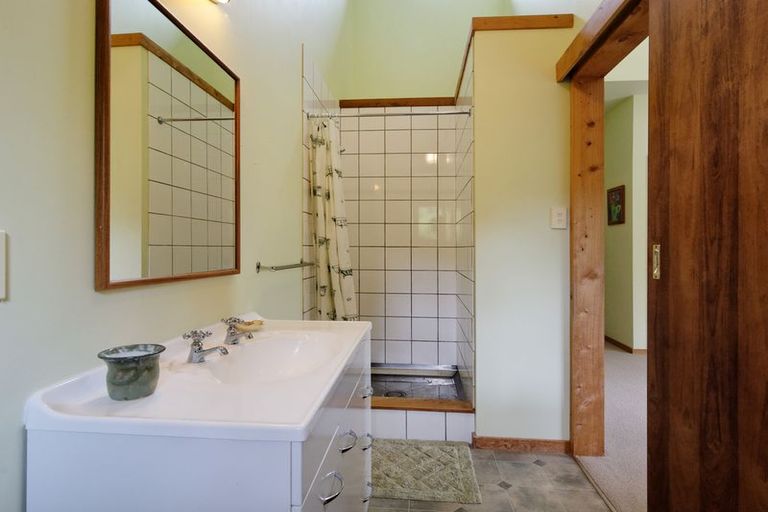 Photo of property in 278 Forest Hill Road, Waiatarua, Auckland, 0612