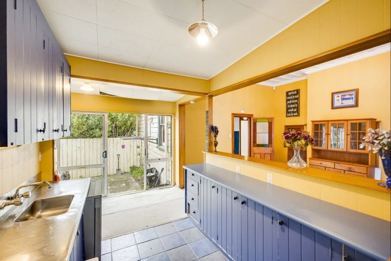Photo of property in 69 Wellesley Road, Napier South, Napier, 4110