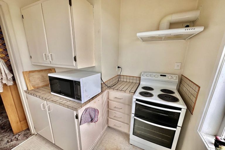 Photo of property in 9 Hungerford Road, Lyall Bay, Wellington, 6022