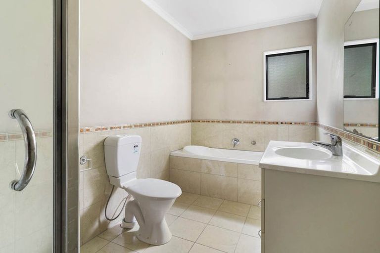 Photo of property in 6 Exotic Place, Massey, Auckland, 0614