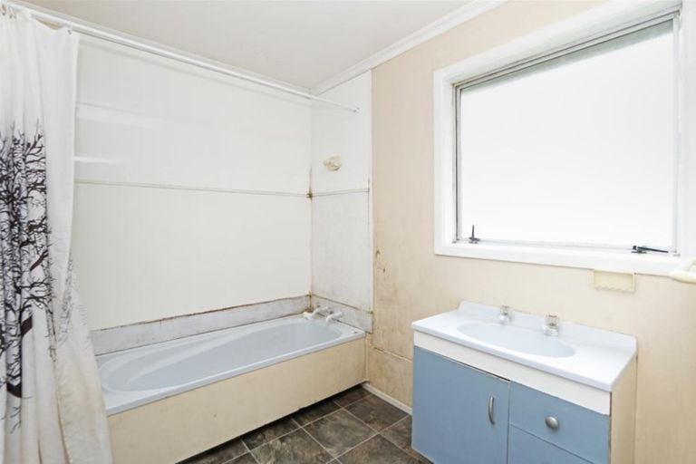 Photo of property in 214c Bridge Street, Eltham, 4322