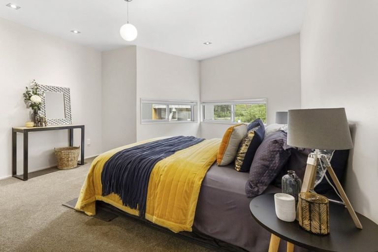 Photo of property in 2/2 Onslow Road, Khandallah, Wellington, 6035