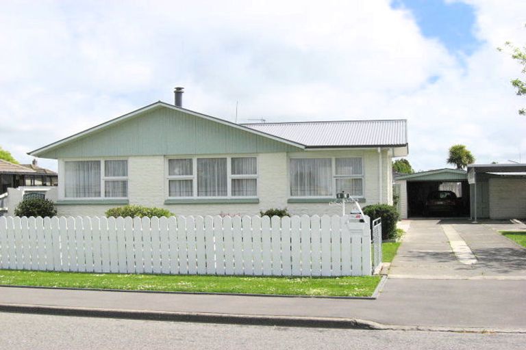Photo of property in 16 Bracebridge Street, Kaiapoi, 7630