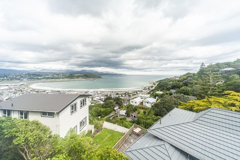 Photo of property in 10 Sunglow Avenue, Melrose, Wellington, 6023