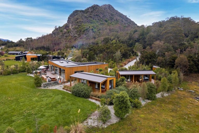 Photo of property in 46 Tui Drive, Mount Creighton, Queenstown, 9371