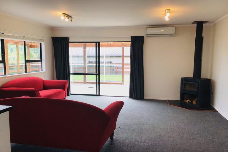 Photo of property in 54 Pinetone Road, Kumeu, 0892