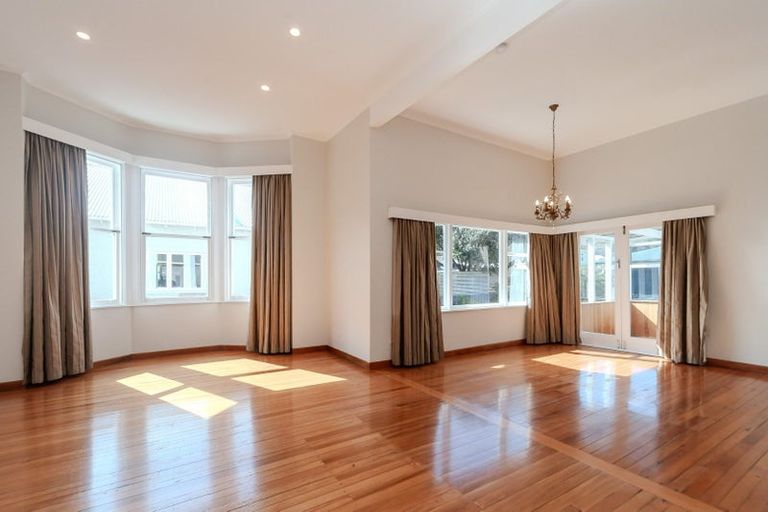 Photo of property in 89 Derwent Street, Island Bay, Wellington, 6023